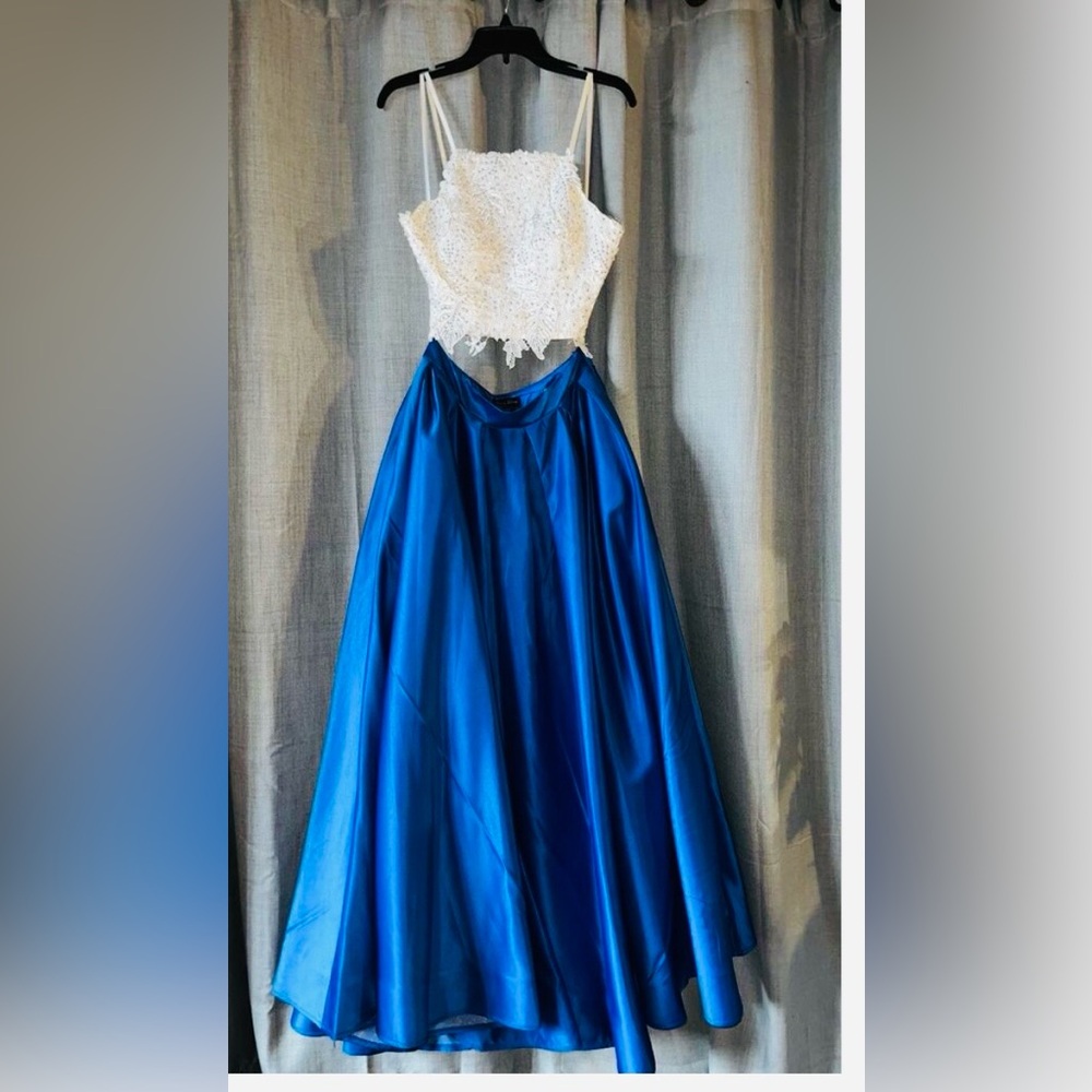 Dave & Johnny 2 pc formal dress- white / Royal blue skirt w/POCKETS -sz 3/4